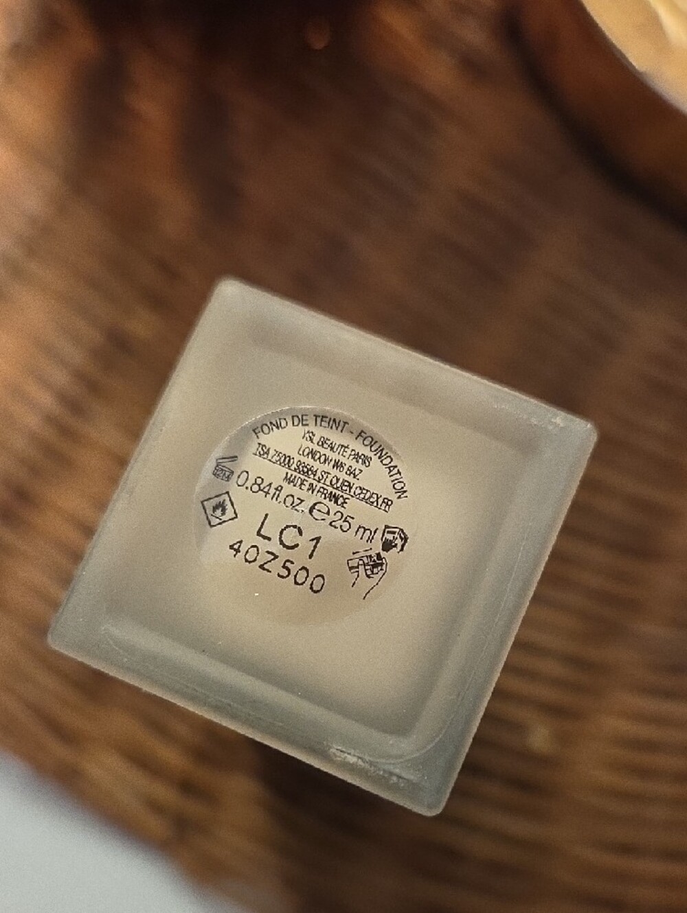 Yves Saint Laurent All Hours Foundation - Light Beige - Picture 3 of 5
